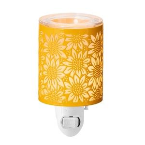 “Towards the sun“ mini wax warmer from Scentsy. Stunning yellow color.